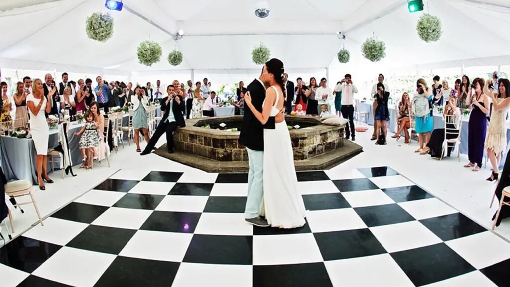 Cerimônia de casamento é um festa que acolhe a todos em um momento único para além do tempo.